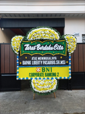 Papan Bunga Duka di Serut