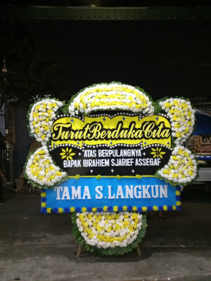 Papan Bunga Duka di Serut