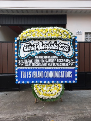 Papan Bunga Duka di Serut